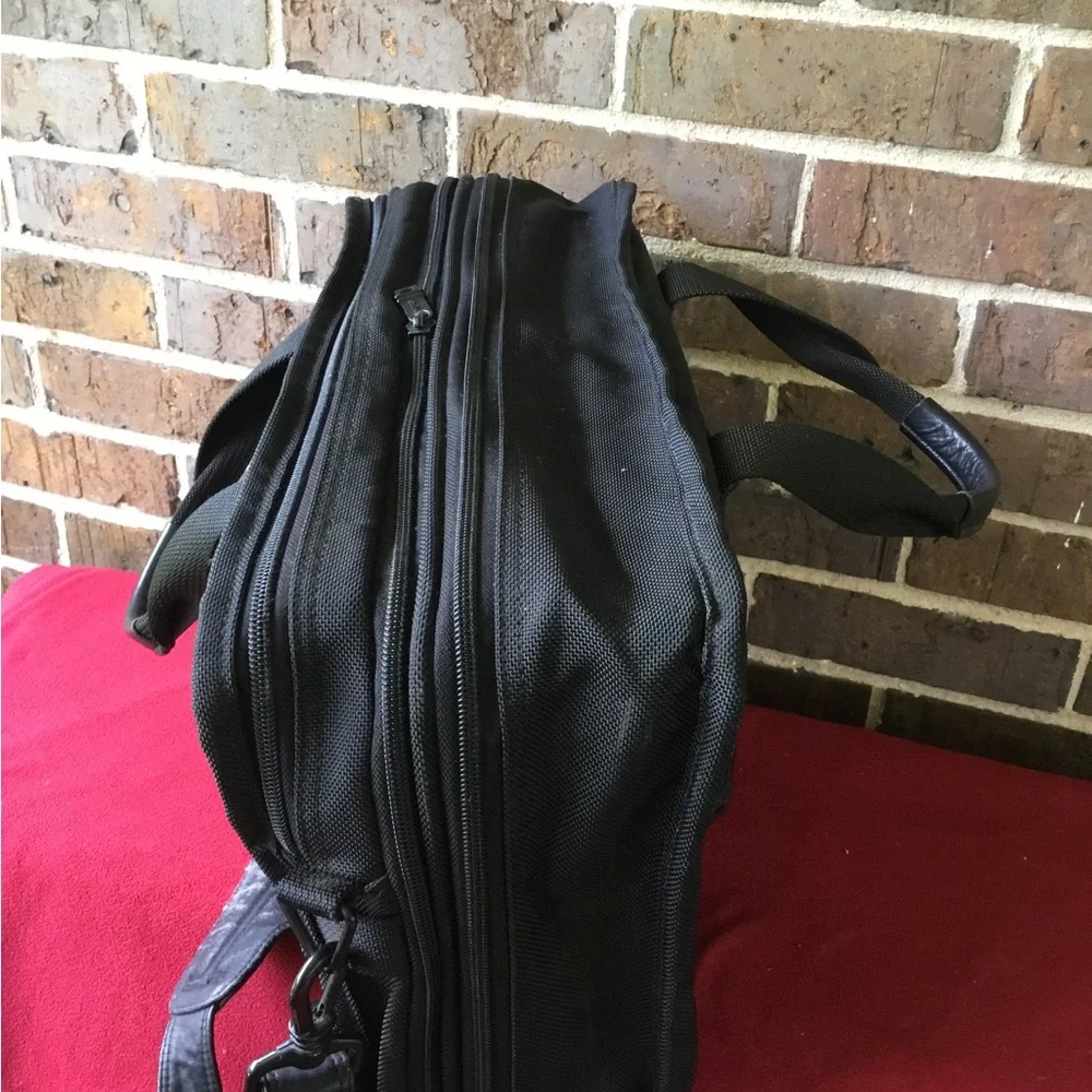 Classic Black Men's Laptop Briefcase with Multiple Front Pockets
